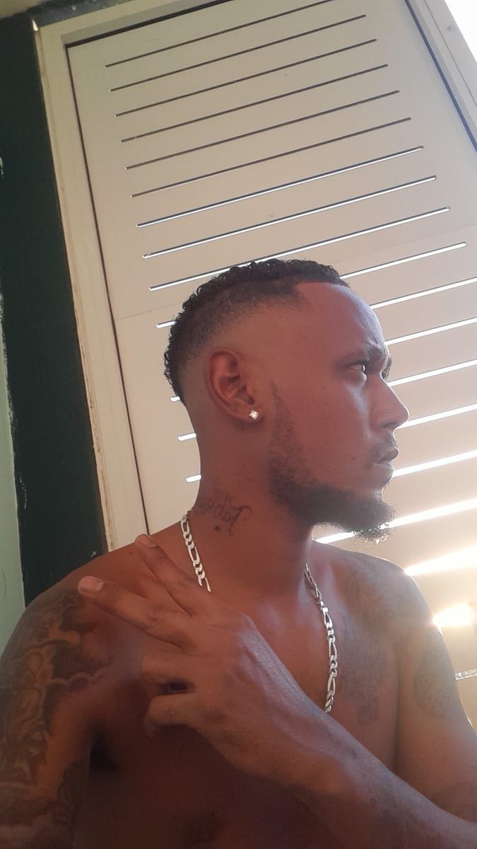 Jun - Sites gay à Bever Profil de Jun, 27 ans, Sites gay à Bever (Grisons)
