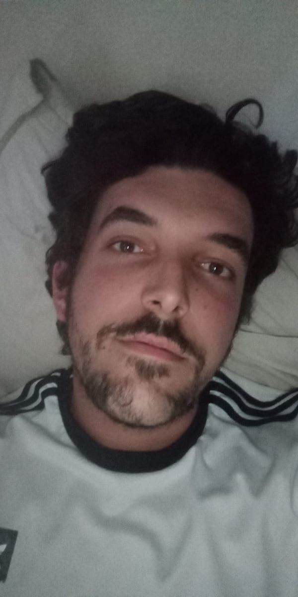 Lorik - Sites gay à Sent Profil de Lorik, 43 ans, Sites gay à Sent (Grisons)