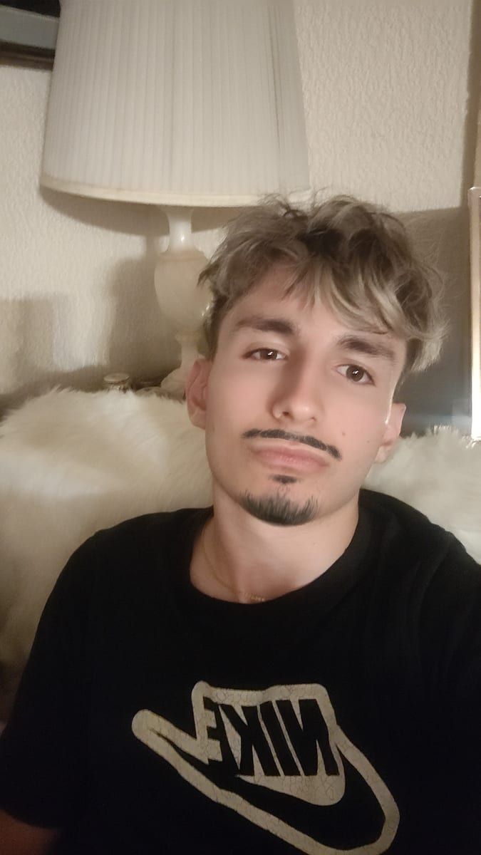 Akiva - Sites gay à Concise Profil de Akiva, 42 ans, Sites gay à Concise (Vaud)