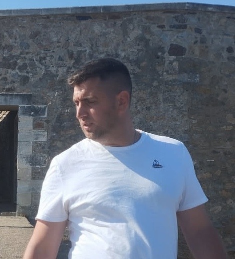Henri - Sites gay à Castaneda Profil de Henri, 42 ans, Sites gay à Castaneda (Grisons)