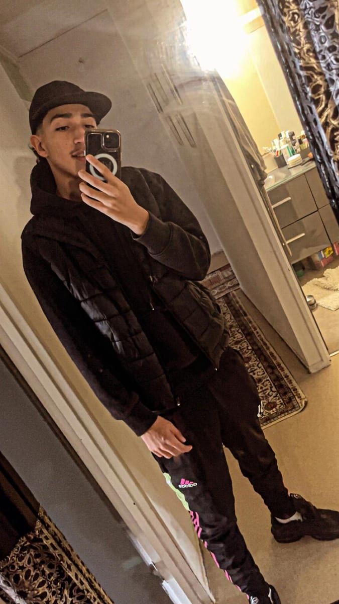 Adin - Sites gay à Segnas Profil de Adin, 28 ans, Sites gay à Segnas (Grisons)