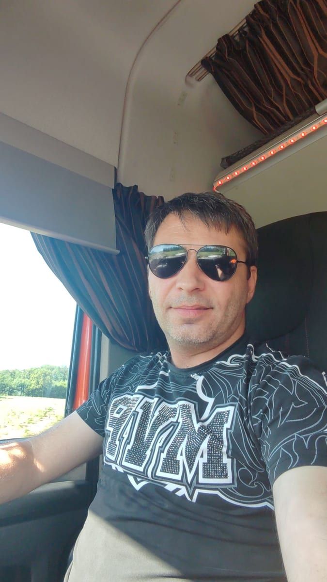 Darvin - Sites gay à Münsingen Profil de Darvin, 24 ans, Sites gay à Münsingen (Berne)