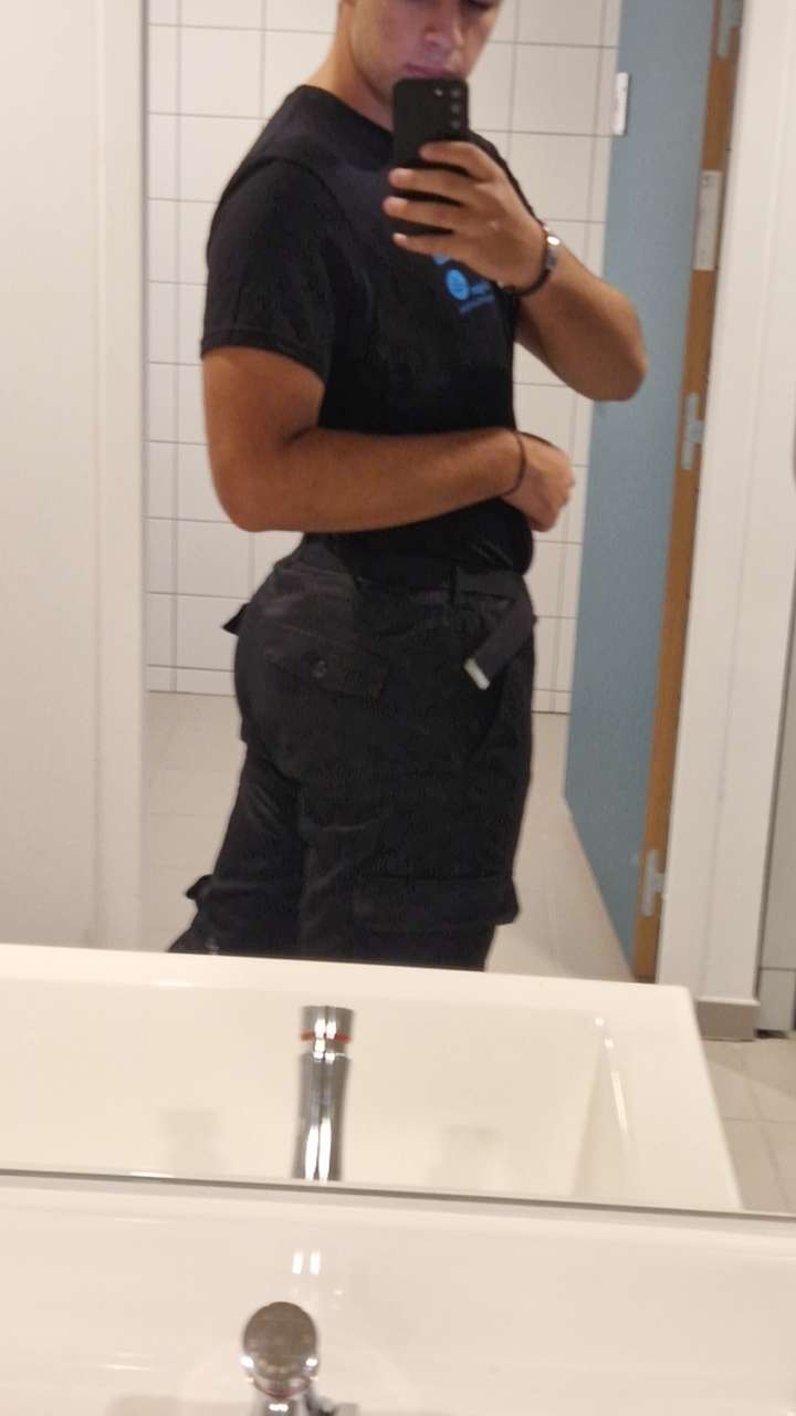 Lirone - Sites gay à Bollodingen Profil de Lirone, 33 ans, Sites gay à Bollodingen (Berne)