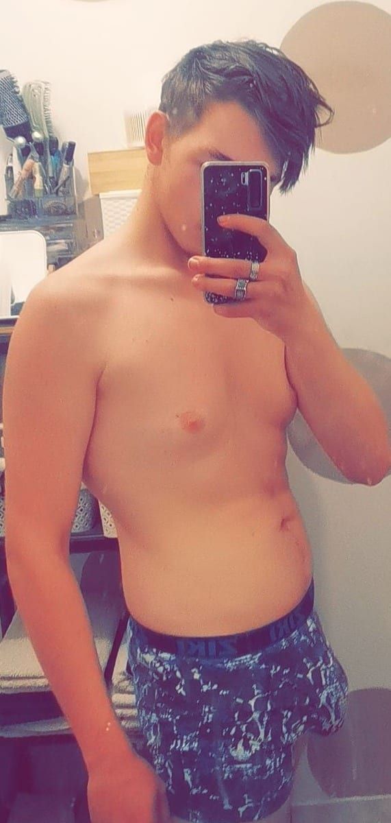 Ryad - Sites gay à Wilchingen Profil de Ryad, 26 ans, Sites gay à Wilchingen (Schaffhouse)