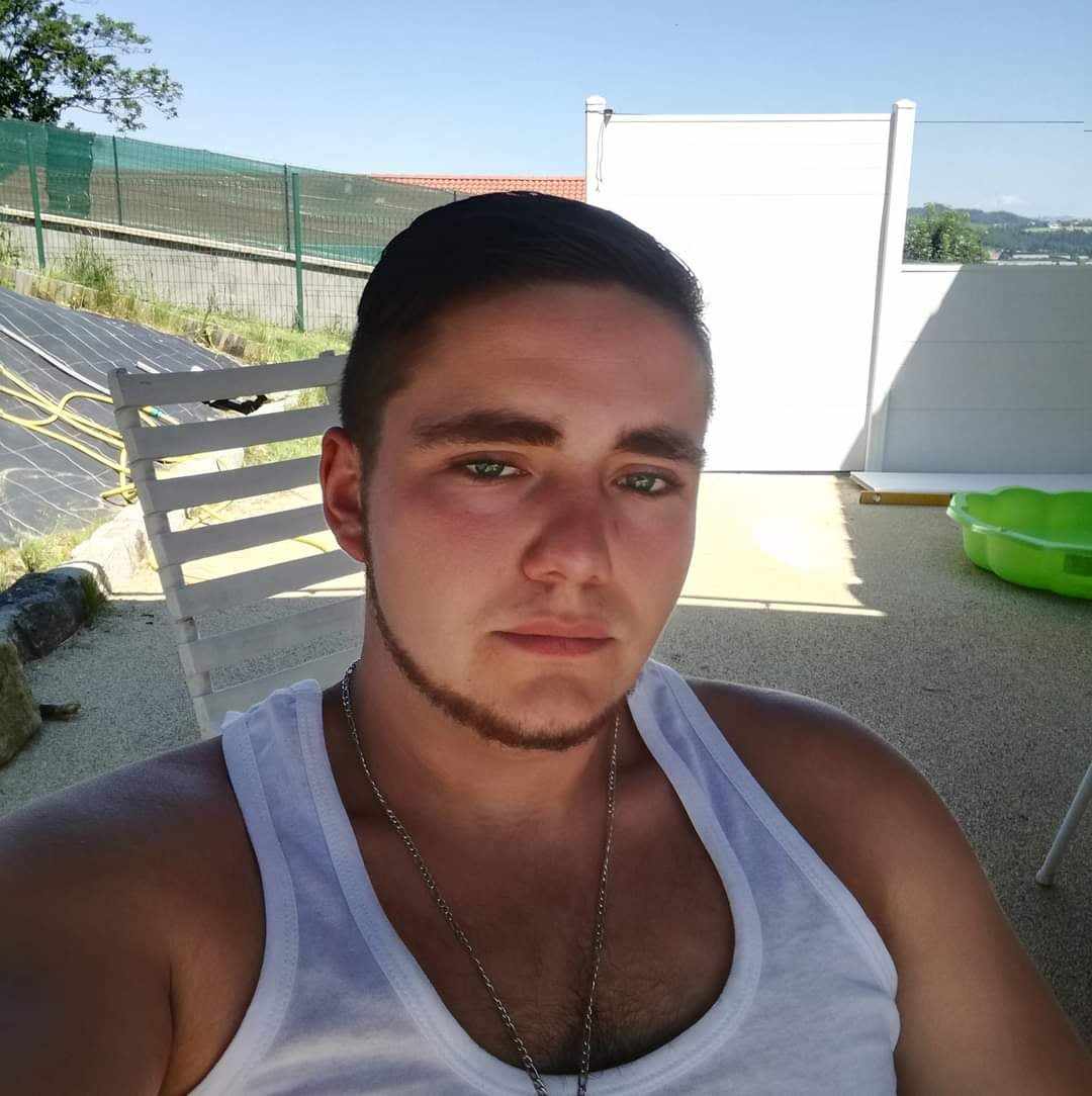 Alexander - Sites gay à Vernier Profil de Alexander, 22 ans, Sites gay à Vernier (Genève)