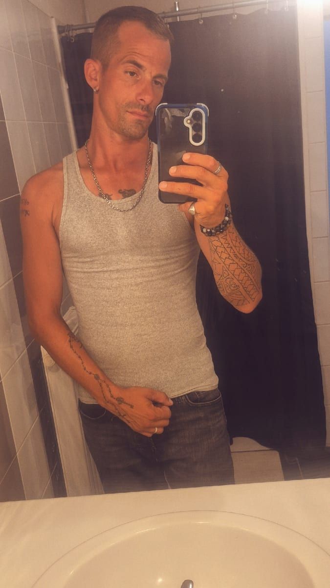 Maho - Sites gay à Intschi Profil de Maho, 33 ans, Sites gay à Intschi (Uri)