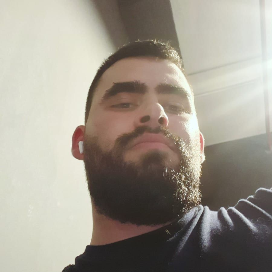 Bakar - Sites gay à Falera Profil de Bakar, 26 ans, Sites gay à Falera (Grisons)