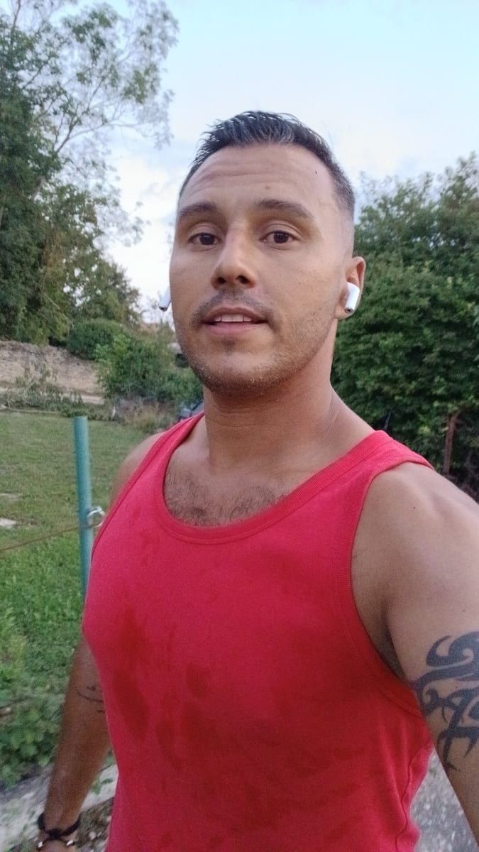 Kimy - Sites gay à Seftigen Profil de Kimy, 27 ans, Sites gay à Seftigen (Berne)