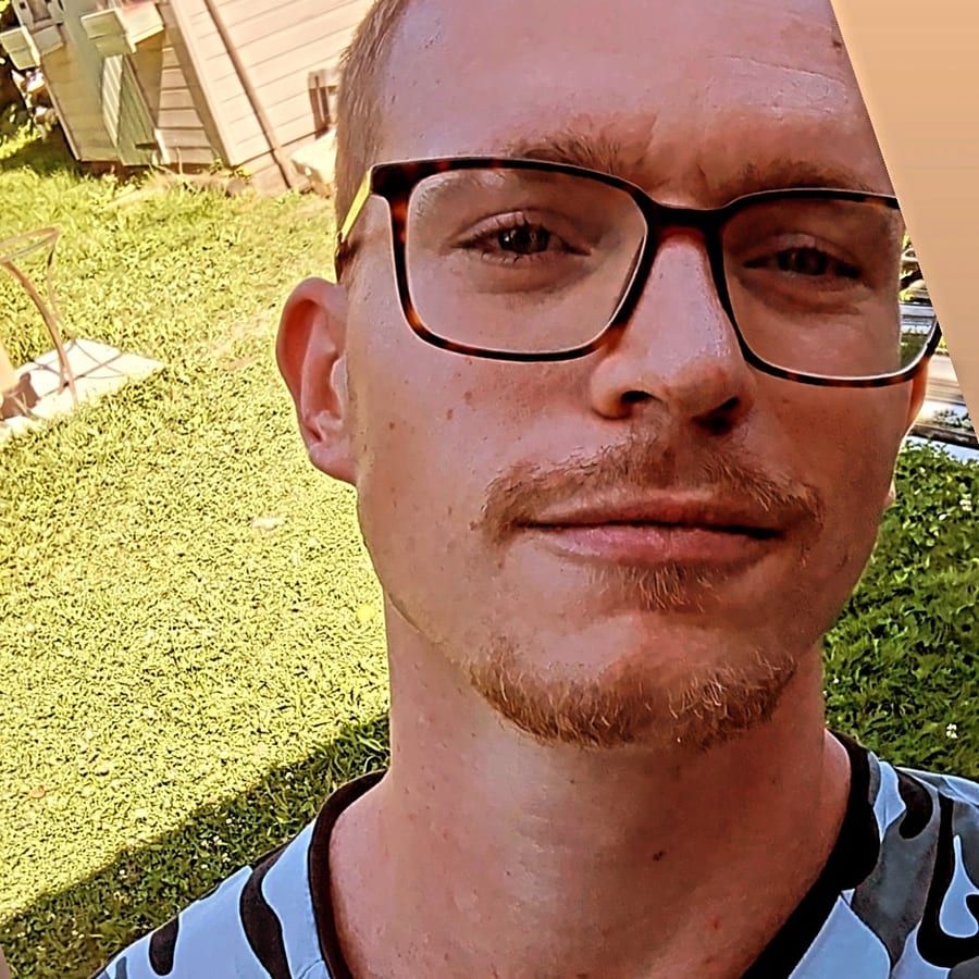 Rodrick - Sites gay à Corcelles-le-Jorat Profil de Rodrick, 26 ans, Sites gay à Corcelles-le-Jorat (Vaud)