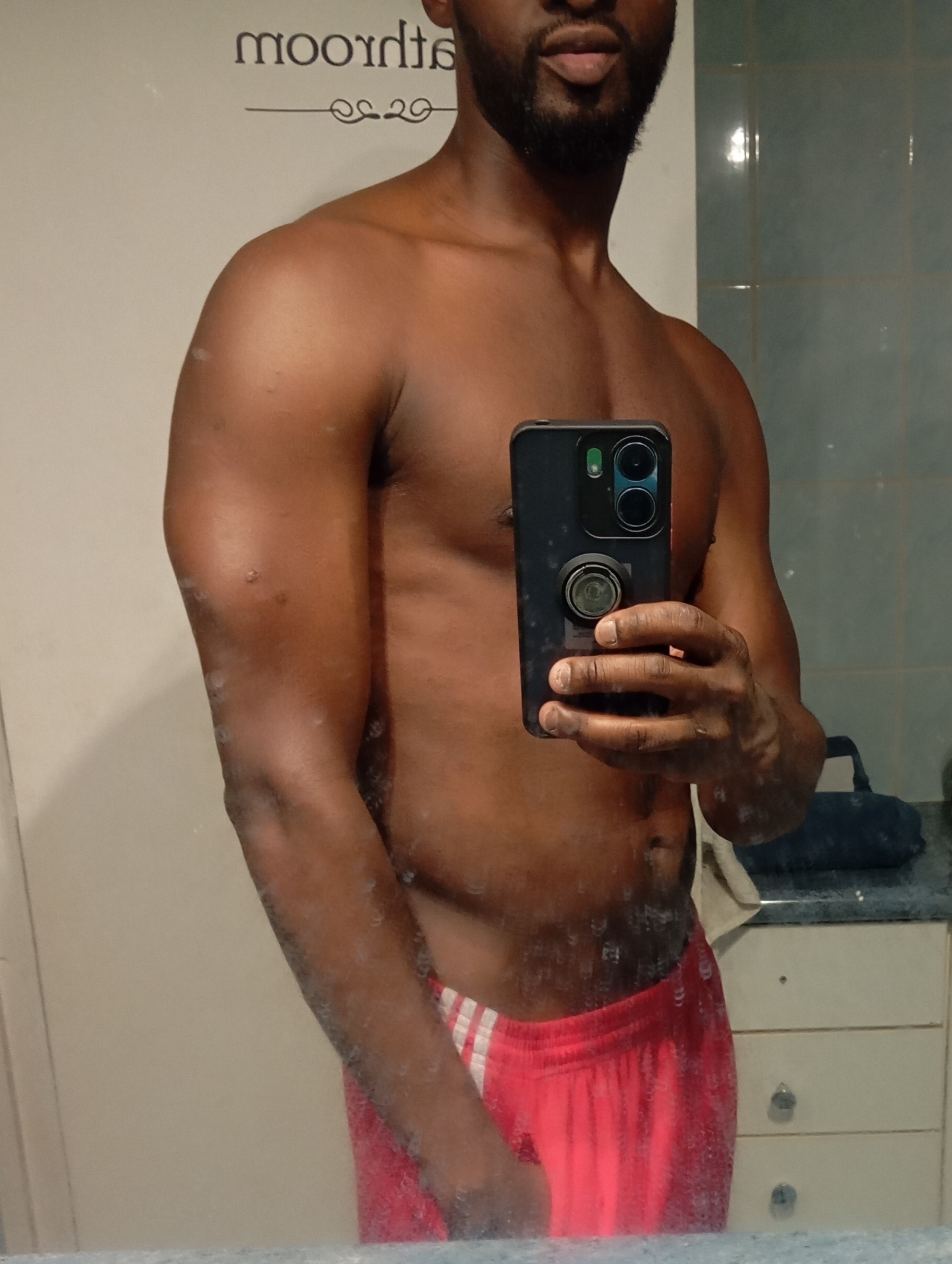 Nourou - Sites gay à Brüttelen Profil de Nourou, 33 ans, Sites gay à Brüttelen (Berne)