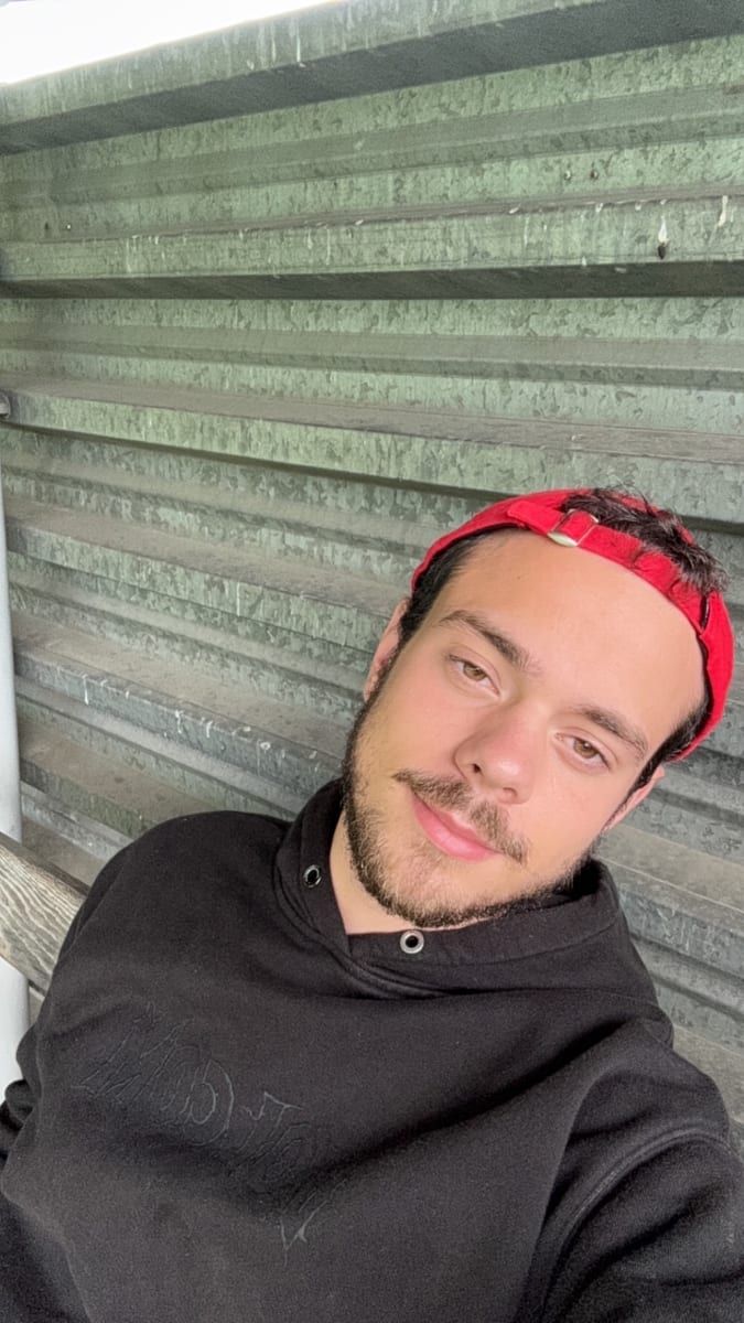 Charafdine - Sites gay à Miège Profil de Charafdine, 30 ans, Sites gay à Miège (Valais)