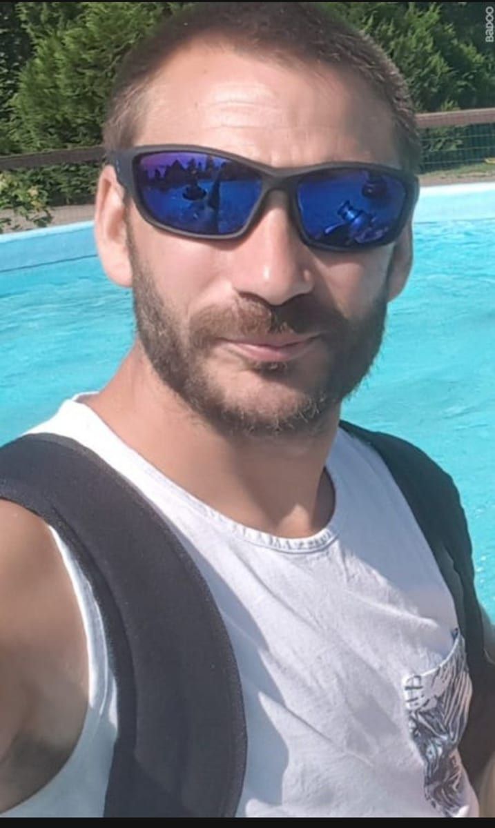Josic - Sites gay à Winikon Profil de Josic, 22 ans, Sites gay à Winikon (Lucerne)