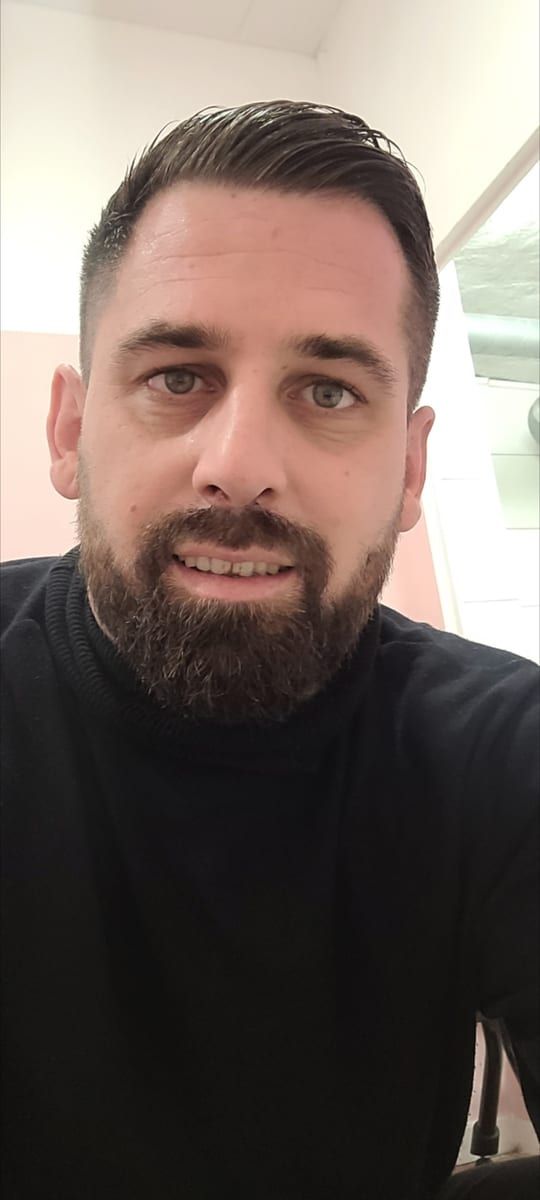 Mike - Sites gay à Maseltrangen Profil de Mike, 25 ans, Sites gay à Maseltrangen (Saint-Gall)