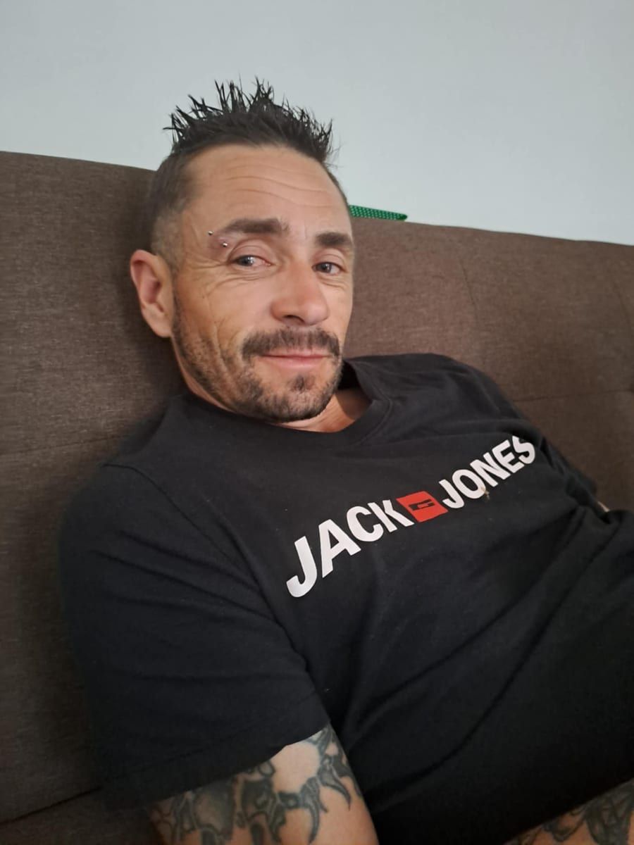 Seif-eddine - Sites gay à Grono Profil de Seif-eddine, 45 ans, Sites gay à Grono (Grisons)
