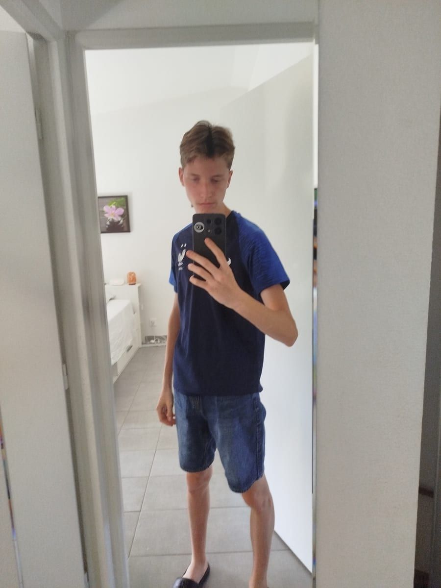 Nick - Sites gay à Wiesenberg Profil de Nick, 24 ans, Sites gay à Wiesenberg (Nidwald)