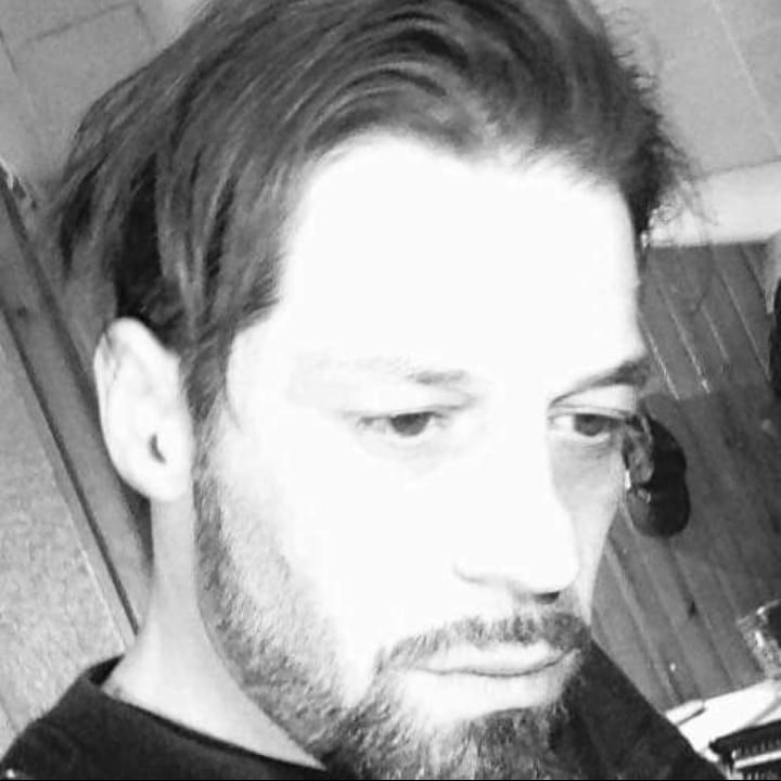 Timotei - Sites gay à Falera Profil de Timotei, 23 ans, Sites gay à Falera (Grisons)