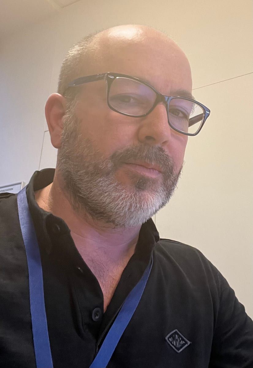 Elior - Sites gay à Zweilütschinen Profil de Elior, 37 ans, Sites gay à Zweilütschinen (Berne)