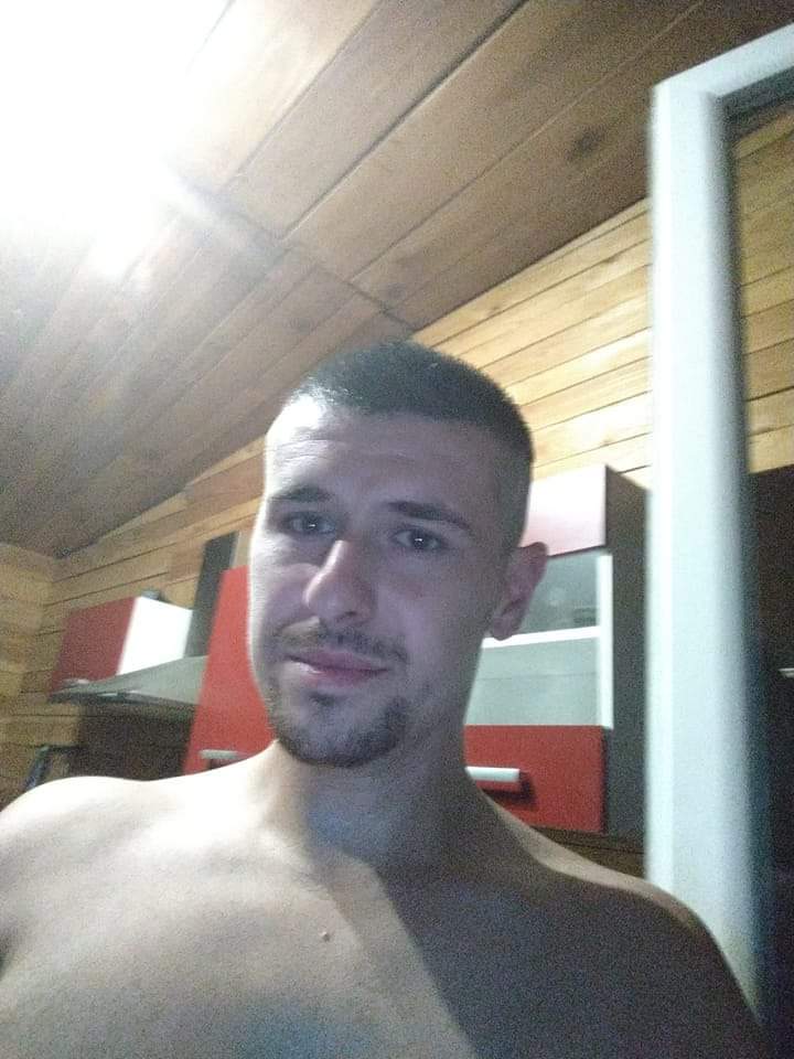 Antonello - Sites gay à Ausserferrera Profil de Antonello, 34 ans, Sites gay à Ausserferrera (Grisons)