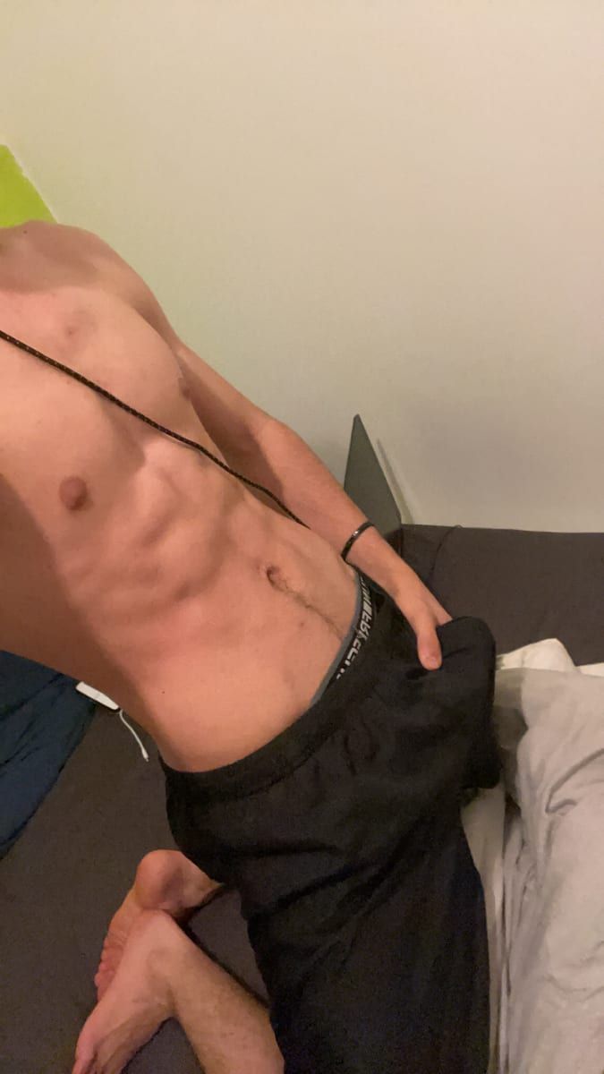 Kerwan - Sites gay à Cumbel Profil de Kerwan, 24 ans, Sites gay à Cumbel (Grisons)