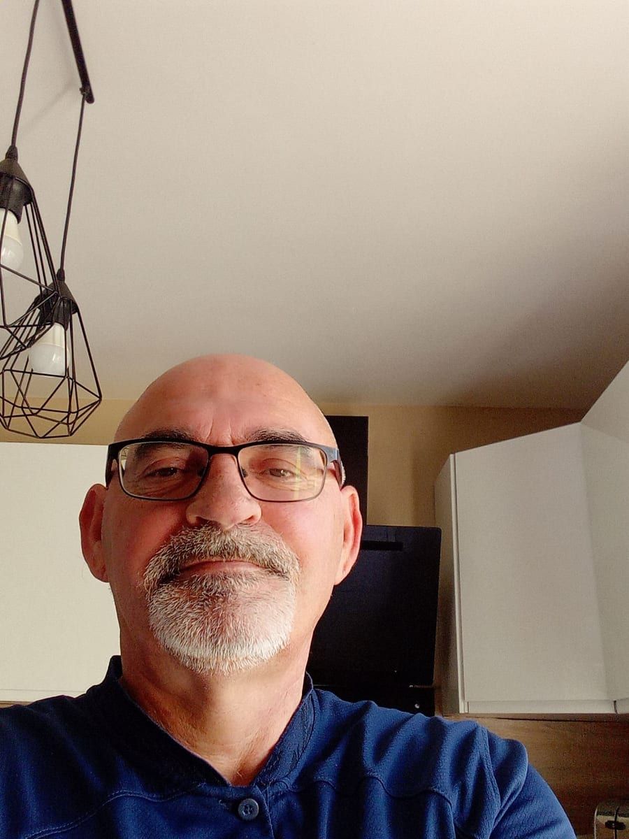 Cagdas - Sites gay à Bruson Profil de Cagdas, 26 ans, Sites gay à Bruson (Valais)