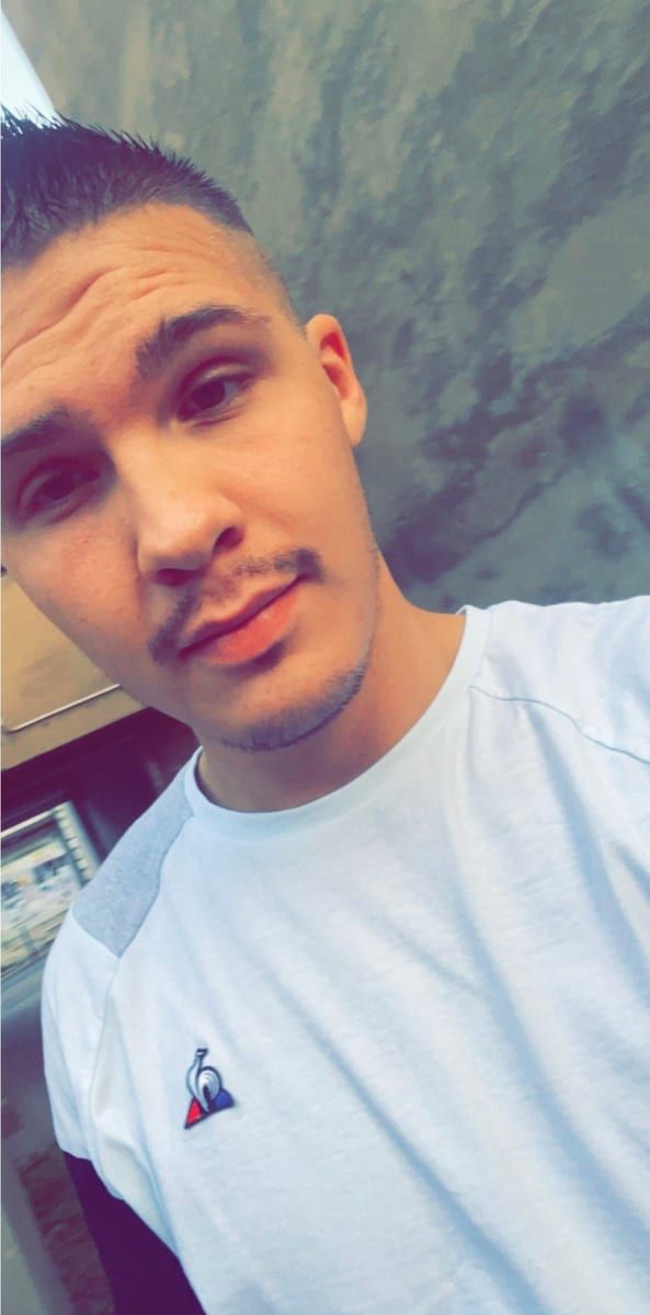 Armon - Sites gay à Biglen Profil de Armon, 24 ans, Sites gay à Biglen (Berne)