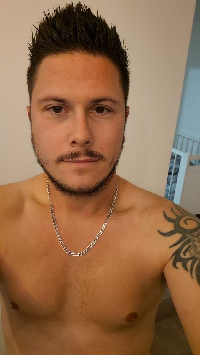 Avana - Sites gay à Zwieselberg Profil de Avana, 44 ans, Sites gay à Zwieselberg (Berne)