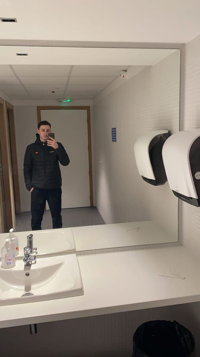 Darin - Sites gay à Zweisimmen Profil de Darin, 28 ans, Sites gay à Zweisimmen (Berne)