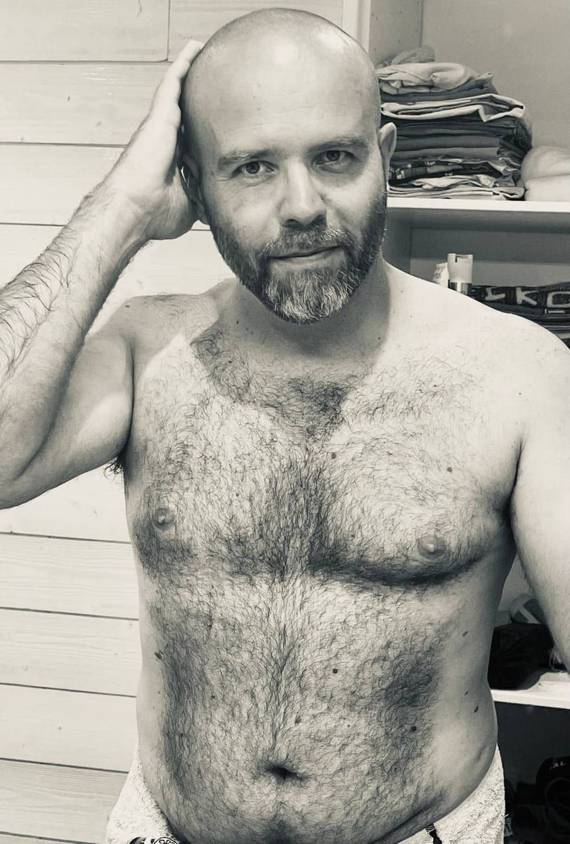 Jean-edouard - Sites gay à Mörigen Profil de Jean-edouard, 42 ans, Sites gay à Mörigen (Berne)